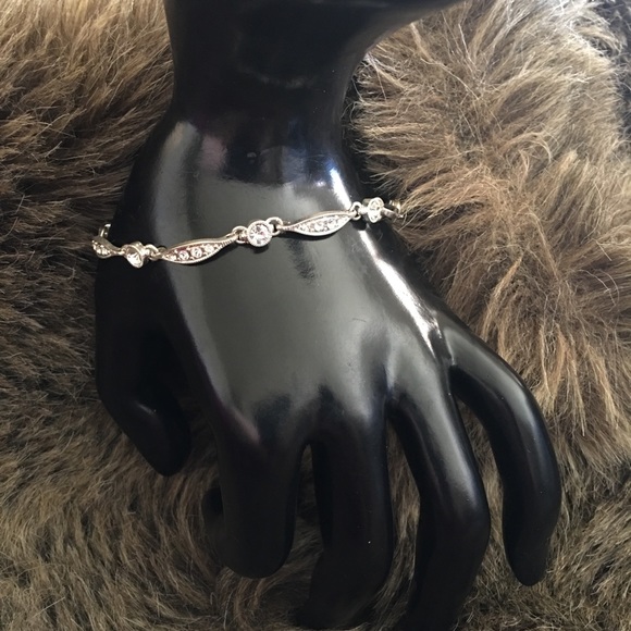 Silver tone clear rhinestone bracelet 7.5” - Picture 4 of 8